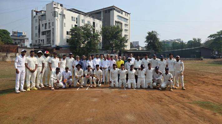 <p>आमदार सतेज पाटील टी-२० क्रिकेट स्पर्धेचे उद्घाटन थाटात</p>
