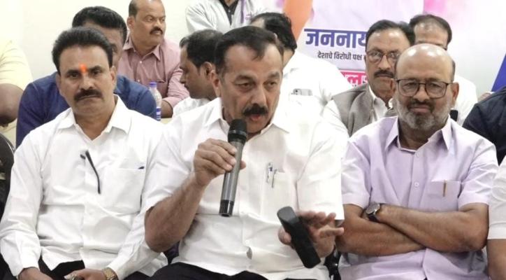 <p>काँग्रेस समविचारी पक्षांसह शिव-शाहू विकास आघाडीच्या माध्यमातून महापालिका निवडणूक लढणार : शशांक बावचकर</p>
