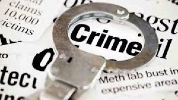 <p>इचलकरंजीत धक्कादायक प्रकार : अल्पवयीन मुलीवर अत्याचार करून उकळले पैसे... तरूणाला अटक</p>
